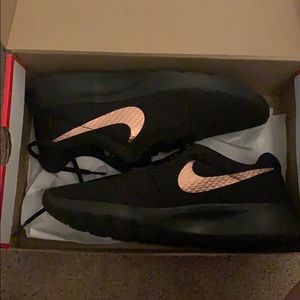 Nike tanjun sneakers